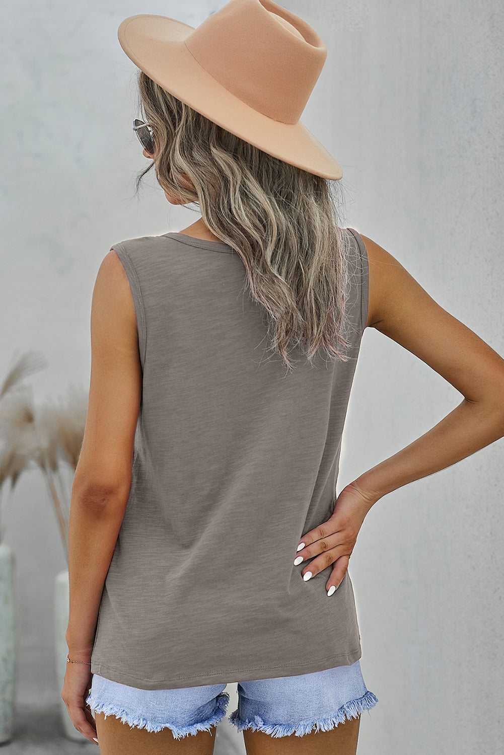Kim - Quarter-Snap Scoop Neck Tank