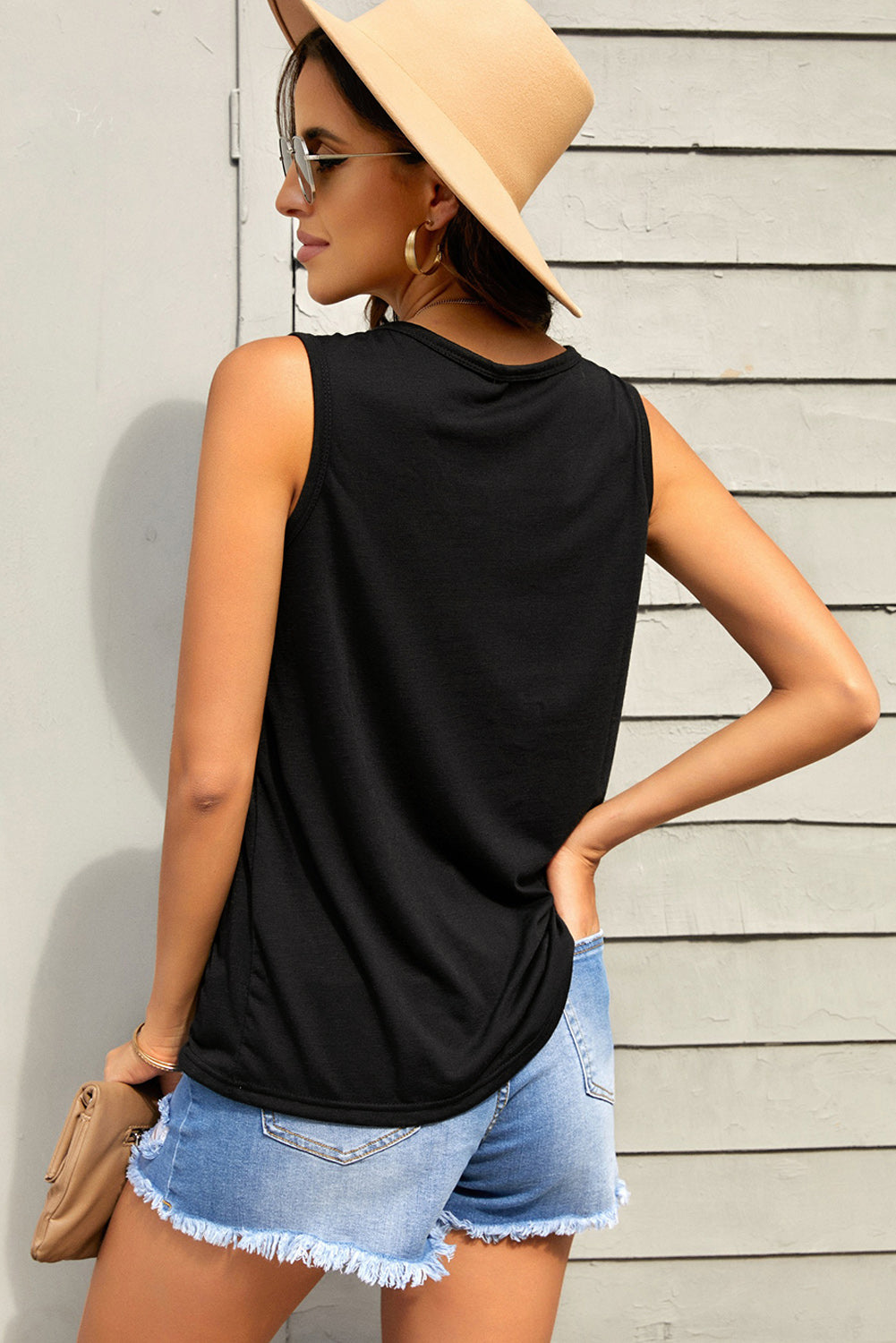 Kim - Quarter-Snap Scoop Neck Tank