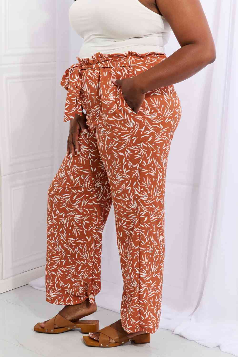 Judith - Heimish Geometric Printed Pants in Coral