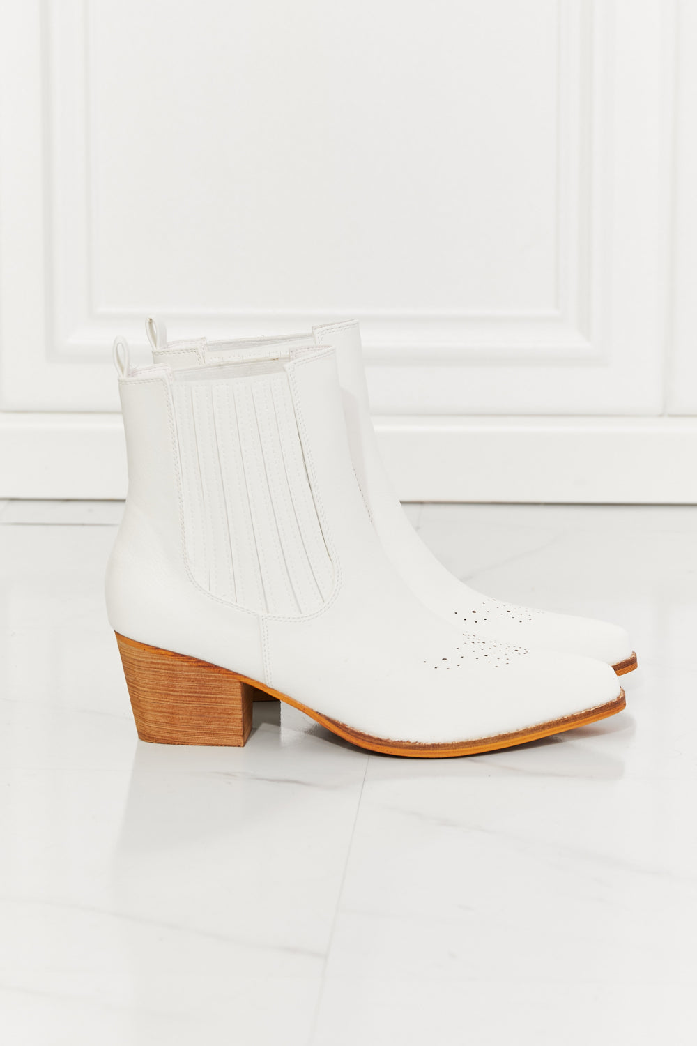 Shelly - Shorty Cowgirl Boot in White